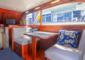 BIG WEDNESDAY 43ft Merritt Boat Works sold superyacht - main salon