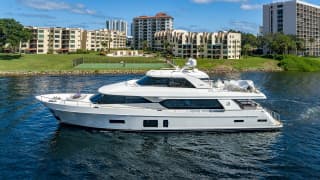 SHORT GAME 100ft Ocean Alexander sold superyacht - profile view