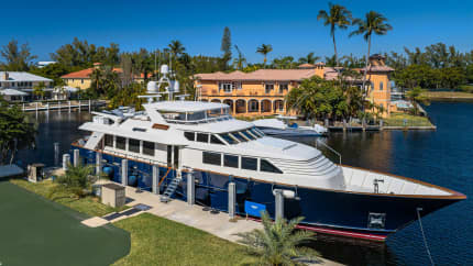 INTERMISSION 102ft Burger sold superyacht - profile view