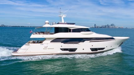 92ft CUSTOM LINE yacht 2015 CUSTOM LINE NAVETTA 28 u2014 exterior