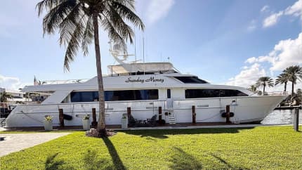 100ft HATTERAS yacht 100′ HATTERAS 2001 CUSTOM YACHT u2014 exterior