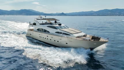 98ft Azimut yacht ACCAMA DELTA — exterior