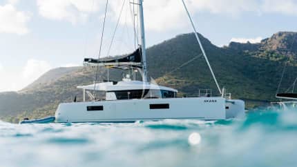 52ft Lagoon yacht AKANA — exterior