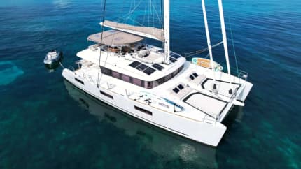 62ft Lagoon yacht AKASHA — exterior