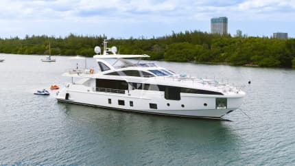 105ft Azimut yacht ALEGRIA — exterior