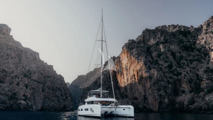 54ft Lagoon yacht ALMOSTA ROAD — exterior