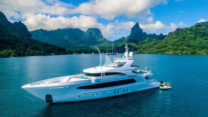 157ft Oceanfast yacht BIG SKY — exterior