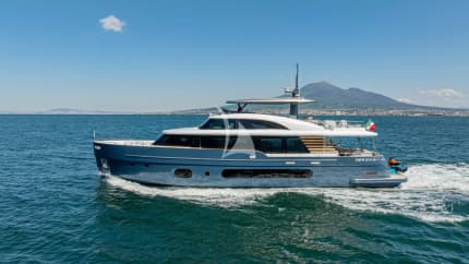 83ft Azimut yacht BLUE EYES — exterior