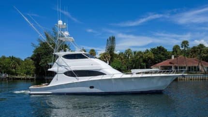 68ft HATTERAS yacht BUZZ u2014 exterior
