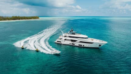 121ft Custom Line yacht EROS — exterior