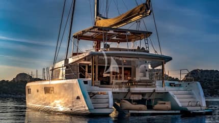 52ft Lagoon yacht FLO — exterior