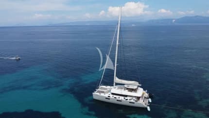 62ft Lagoon yacht GRACE — exterior