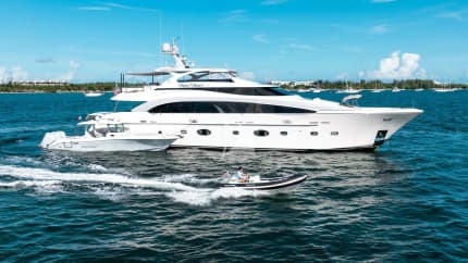 110ft Horizon yacht HAPPY HOUR — exterior