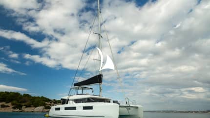 51ft Lagoon yacht JEWEL — exterior