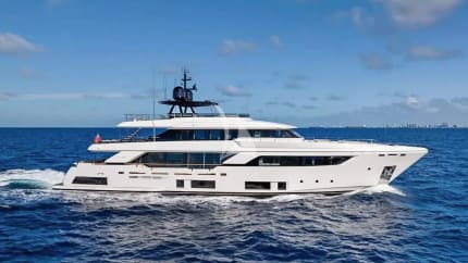 121ft Custom Line yacht NO SURRENDER — exterior