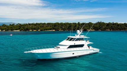 86ft HATTERAS yacht SPHEREFISH u2014 exterior