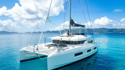 54ft Lagoon yacht VALINOR — exterior
