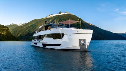 90ft Ocean Alexander yacht VOYAGER — exterior