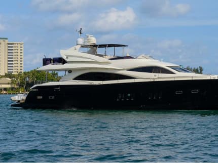 LEADING FEARLESSLY 92ft Sunseeker sold superyacht - profile view