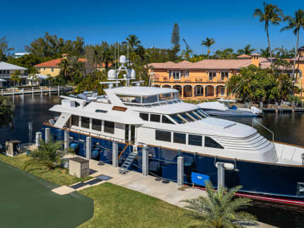 INTERMISSION 102ft Burger sold superyacht - profile view