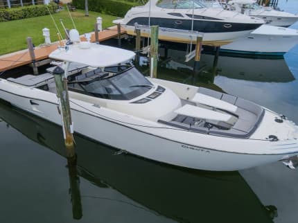 CHIKITA 43ft Cantieri Navali Del Mediterraneo sold superyacht - profile view