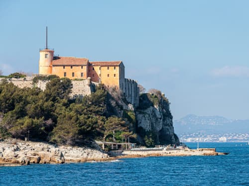 Cannes luxury yacht charter