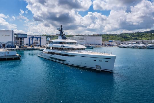 AMOR À VIDA 220ft CRN luxury superyacht - photo
