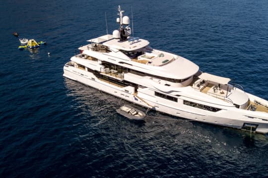 Luxury super yacht ENTOURAGE Admiral 46m for sale