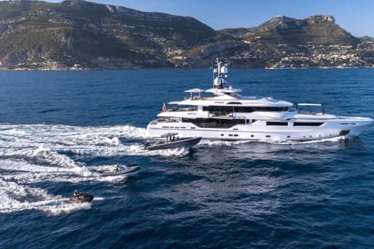 Luxury super yacht ENTOURAGE Admiral 46m for sale