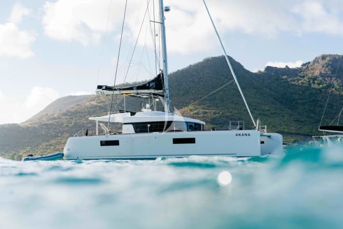 52ft Lagoon yacht AKANA — exterior