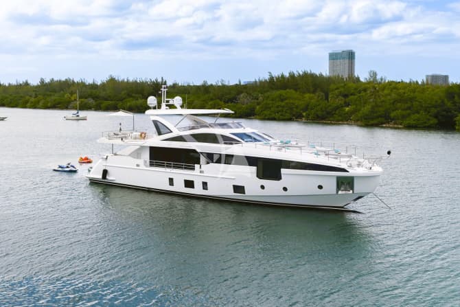 105ft Azimut yacht ALEGRIA — exterior