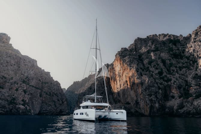 54ft Lagoon yacht ALMOSTA ROAD — exterior