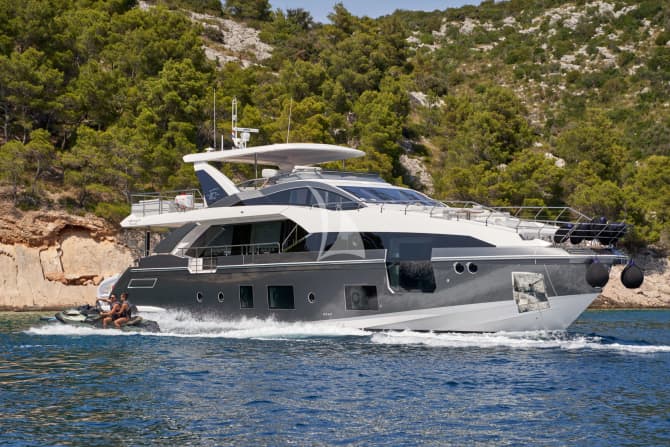 88ft Azimut yacht ALUMINIA TOO u2014 exterior
