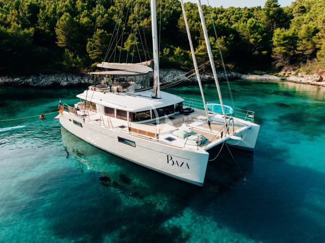 56ft Lagoon yacht BAZA — exterior