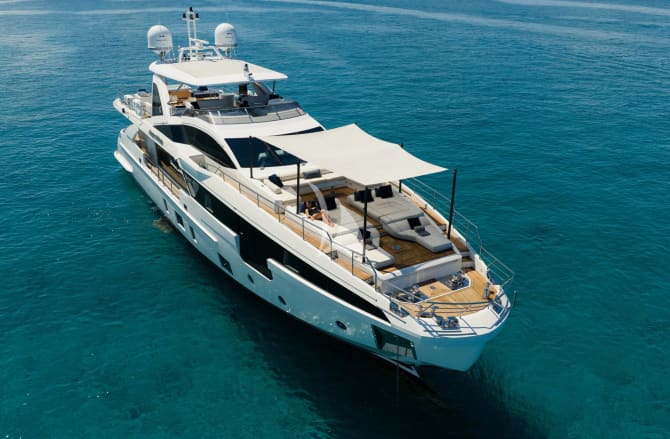 103ft Azimut yacht CARPE DIEM — exterior