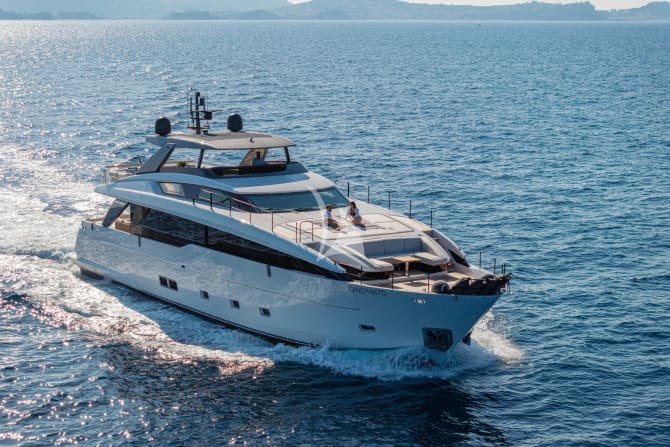 91ft Sanlorenzo yacht CATCH ME — exterior