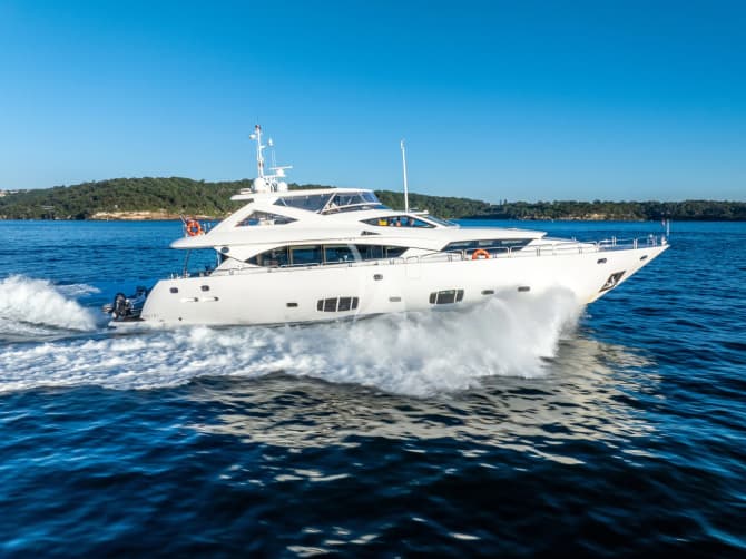 98ft Sunseeker yacht CHAOS u2014 exterior