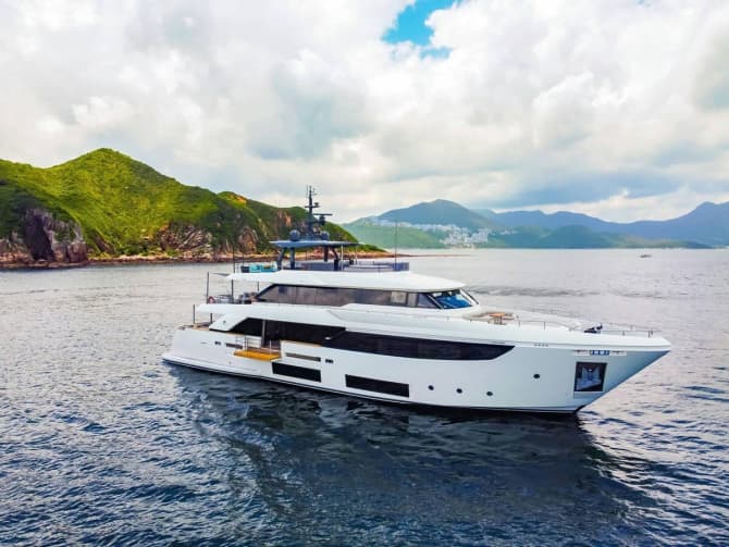 CUSTOM LINE NAVETTA 33 108ft FERRETTI CUSTOM LINE luxury yacht for sale - photo