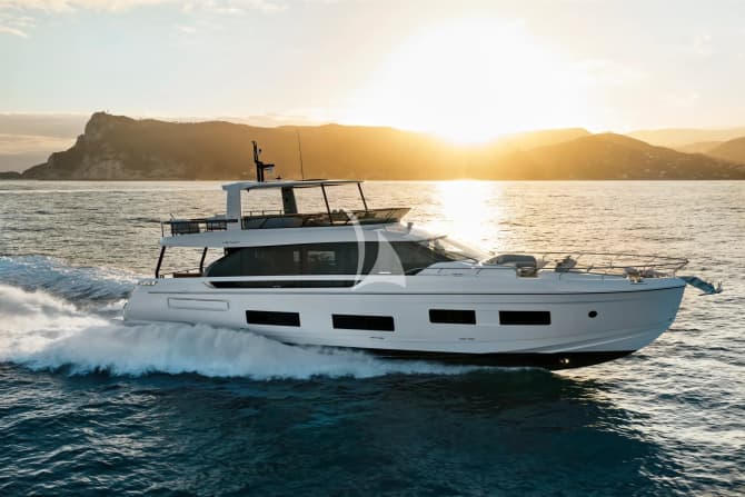 81ft Azimut yacht EXPLORA — exterior