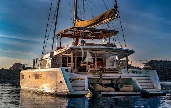 52ft Lagoon yacht FLO — exterior