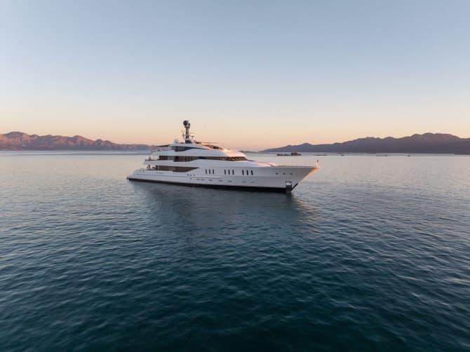 HAMPSHIRE 217ft FEADSHIP superyacht for sale - photo