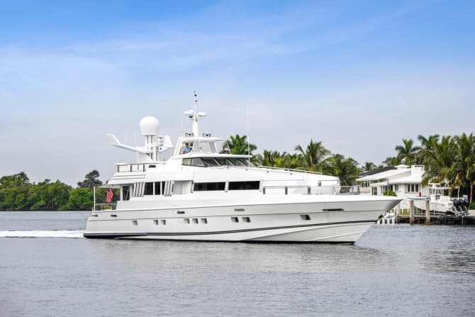 HIGHLINE 102ft OCEANFAST luxury yacht for sale - photo
