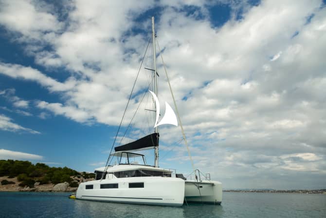 51ft Lagoon yacht JEWEL — exterior