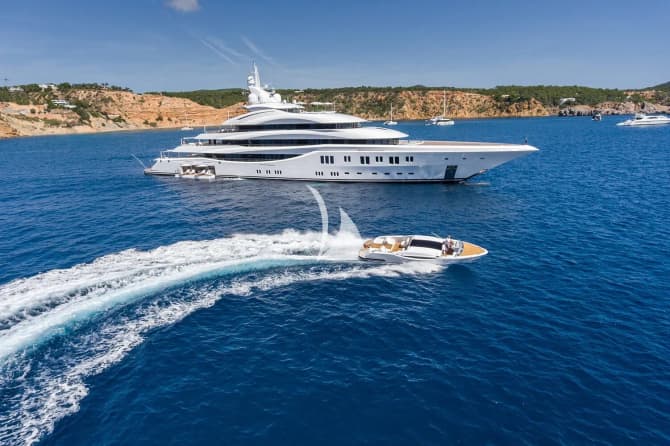 299ft Lurssen yacht LADY LARA — exterior