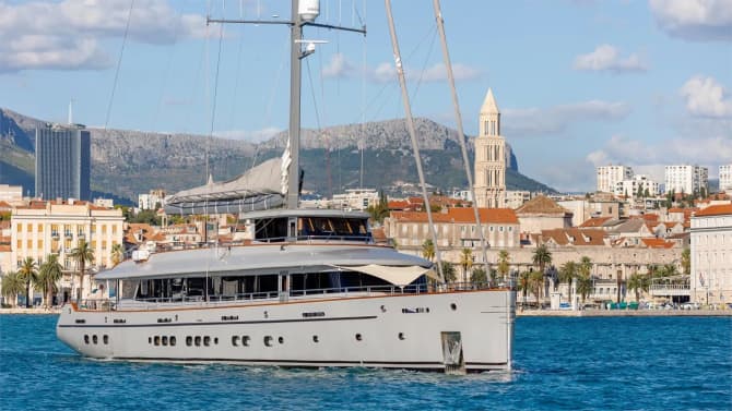 147ft Custom Line yacht LIFE IS GOOD — exterior