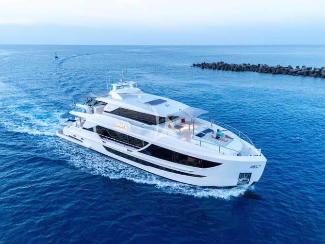 90ft Horizon yacht LOUDER — exterior