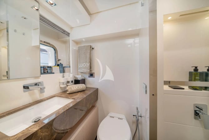 81ft Sanlorenzo yacht LUCKY — exterior
