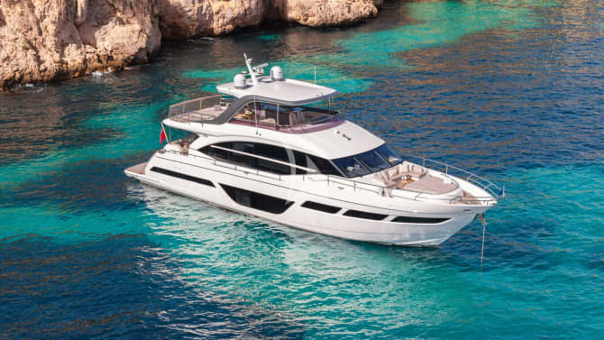 81ft Princess yacht MIO BARCO — exterior