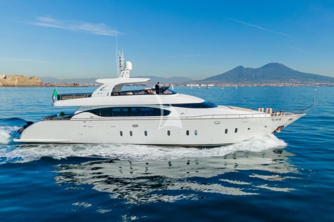 90ft Maiora yacht MY LIFE — exterior