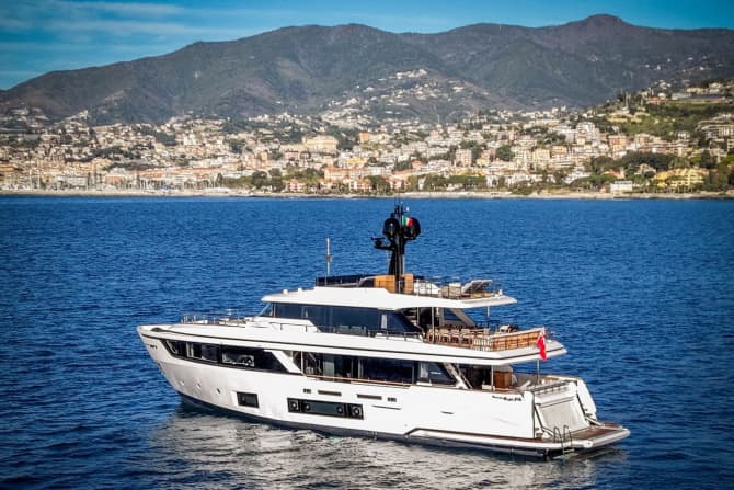 N30 93ft CUSTOM LINE luxury yacht for sale - photo